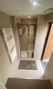 Shower and changing facilities at Park Lane Business Centre
